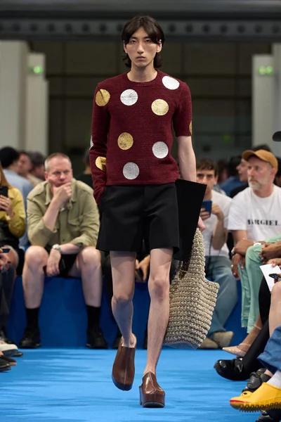 Look 11